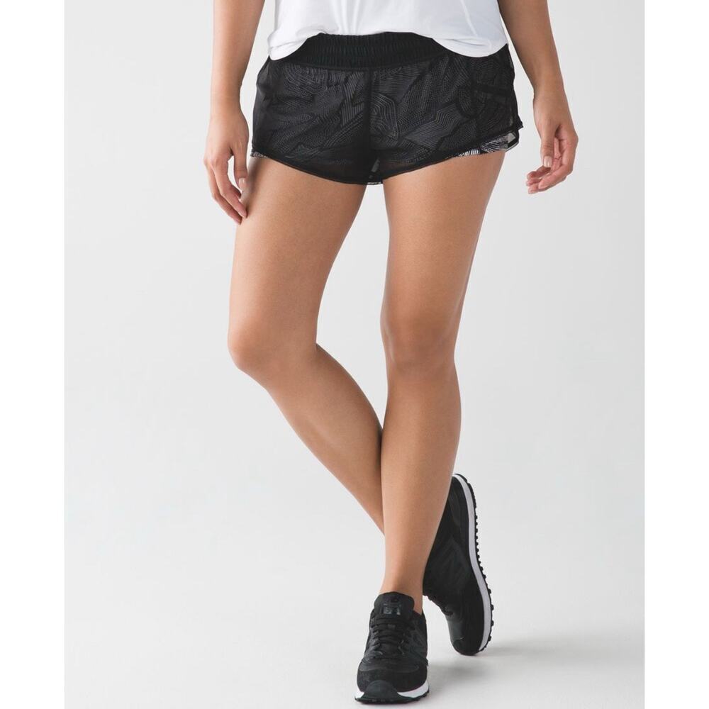 LULULEMON Women's City Sky Run By Short 2.5" Mesh Layer Dottie Tribe‎ Size 10